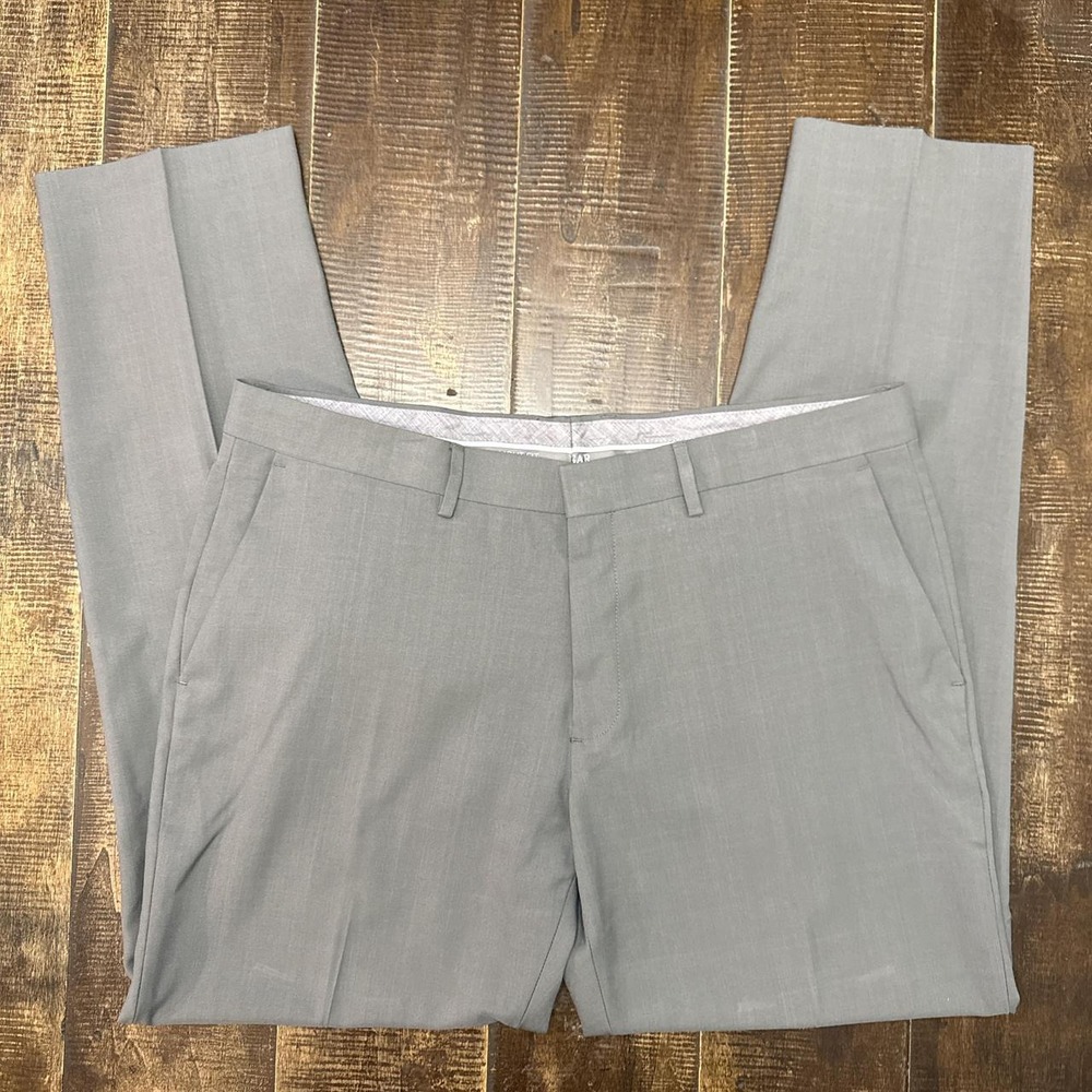 Haggar Men's Straight Leg Premium Stretch Dress Pant Trousers Light Grey